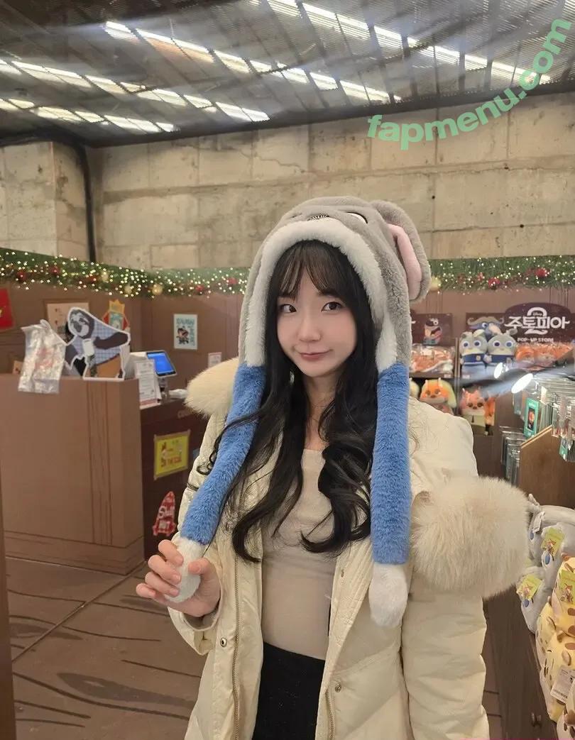 Tyongeee nude photo #0035 (Tyongeee)