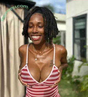 tyzharenay / hotchocolate10 nude photo #0001