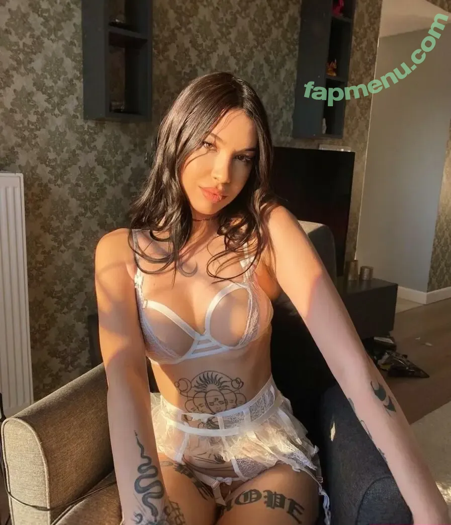 Şu Balci nude photo #0003 (Şu Balci)