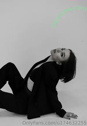  nude photo #0005