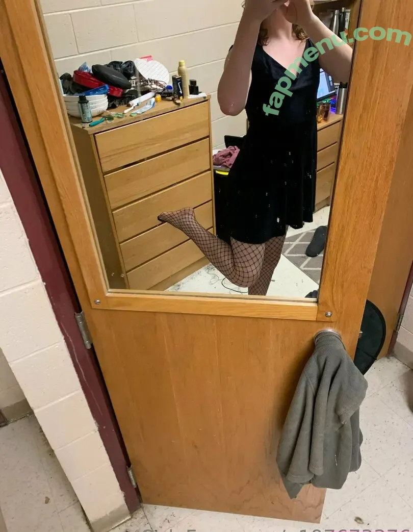 u197673376 nude photo #0065 (u197673376)