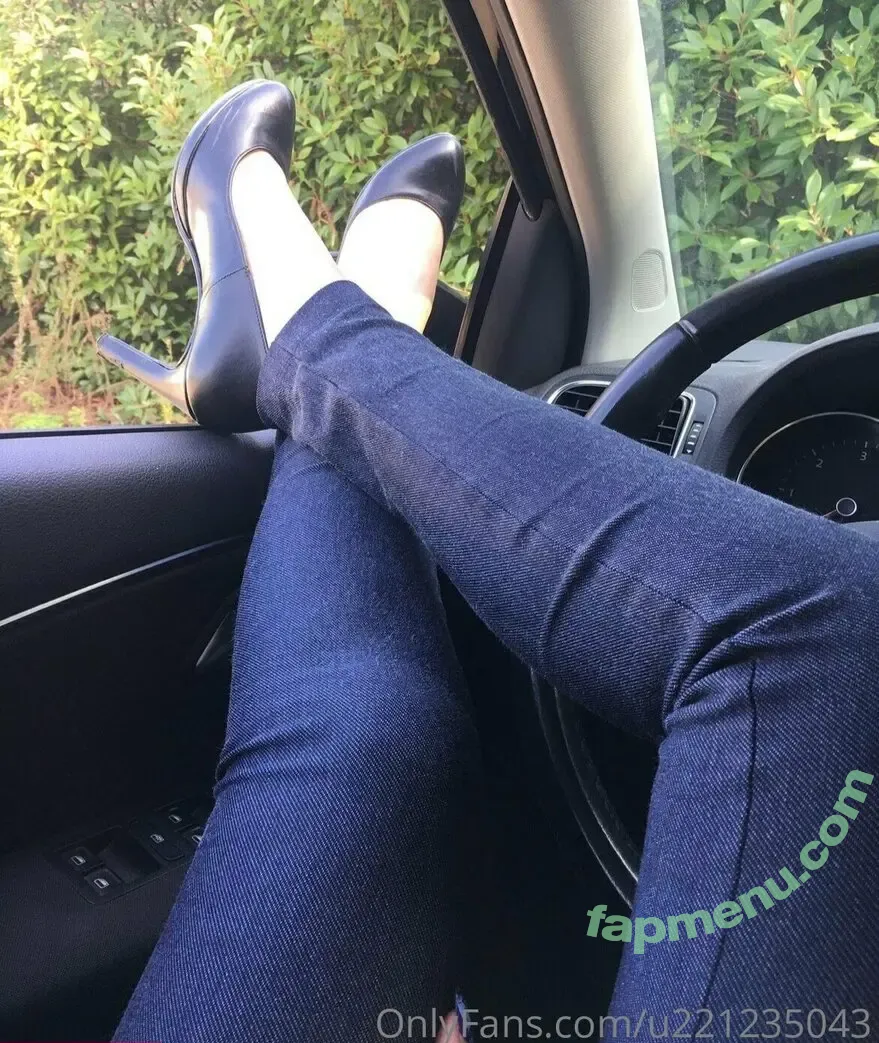 u221235043 nude photo #0004 (u221235043)