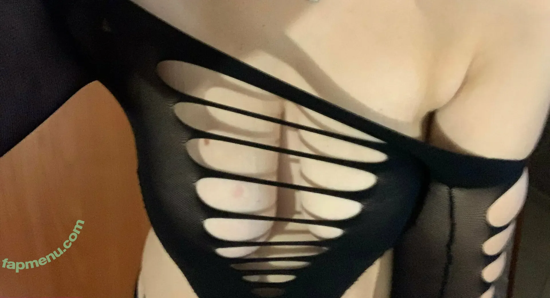 u379993980 nude photo #0002 (u379993980)