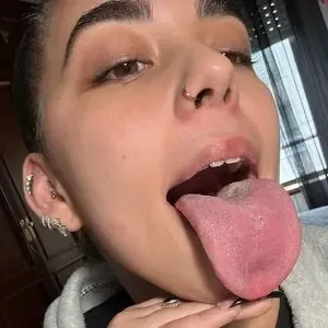 u489105211 / longuetongueegirl_ / noaablaancoo nude photo #0033