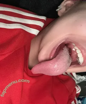 u489105211 / longuetongueegirl_ / noaablaancoo nude photo #0046