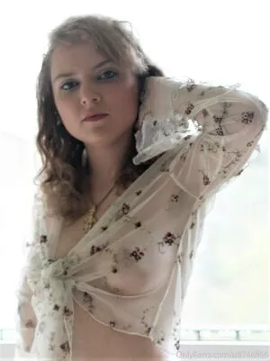 u8746866 / kgh876 nude photo #0005