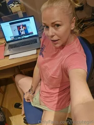 ukcutegirl / ukcutegirllucy nude photo #0028