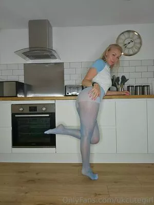 ukcutegirl / ukcutegirllucy nude photo #0071