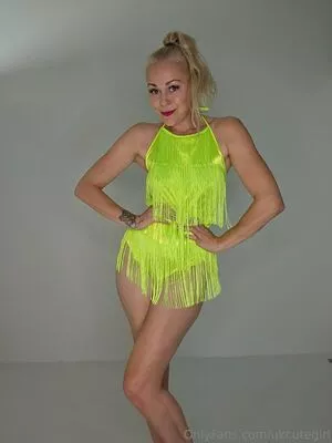 ukcutegirl / ukcutegirllucy nude photo #0183