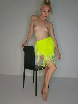 ukcutegirl / ukcutegirllucy nude photo #0204