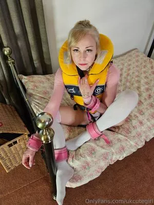 ukcutegirl / ukcutegirllucy nude photo #0376