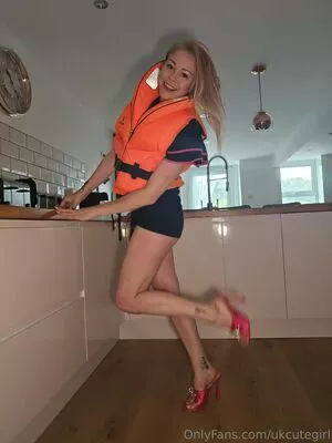 ukcutegirl / ukcutegirllucy nude photo #0432