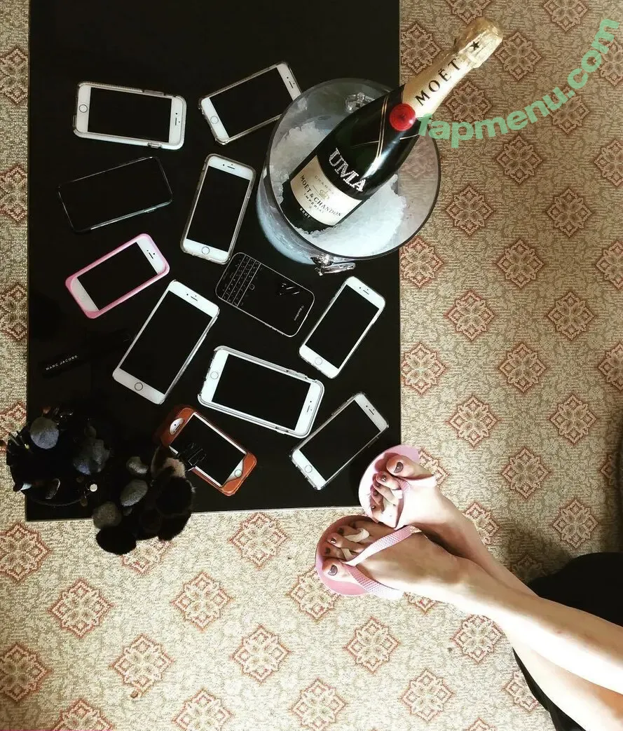 Uma Thurman nude photo #0376 (umathurman)