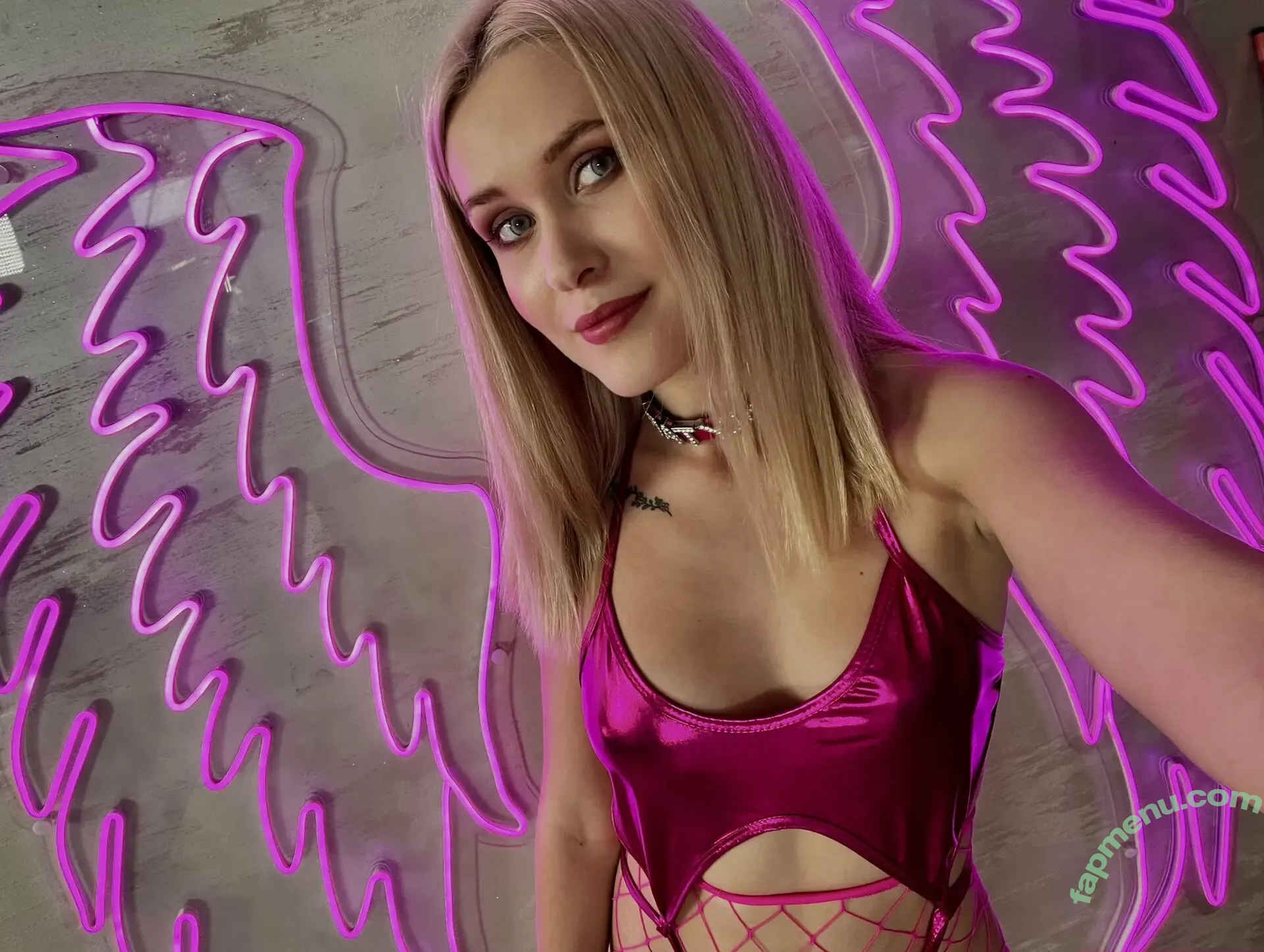 Una Fairy nude photo #0001 (mossyfaerie / una_fairytale / una_fairyy)