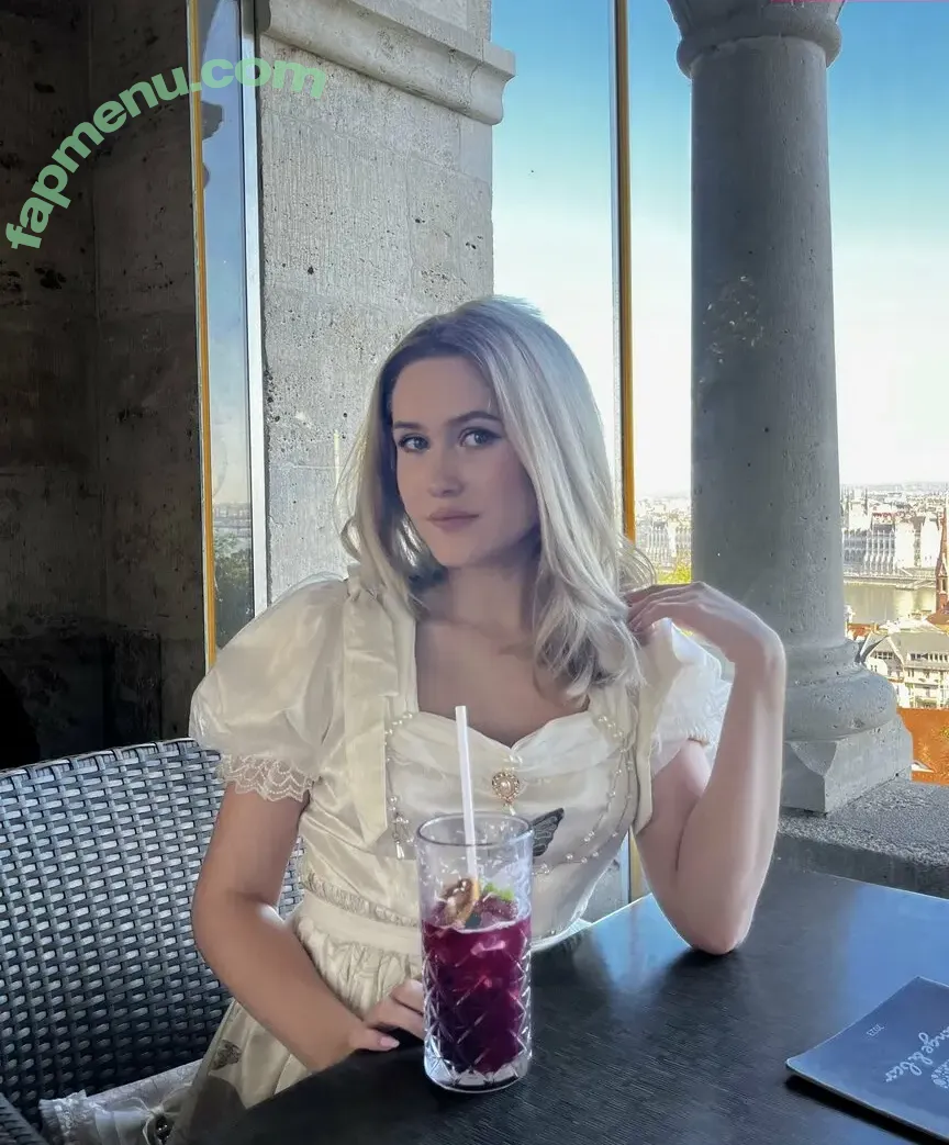 Una Fairy nude photo #0008 (mossyfaerie / una_fairytale / una_fairyy)