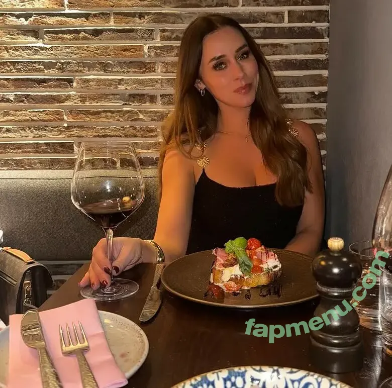 Una Healy nude photo #1223 (unahealy)