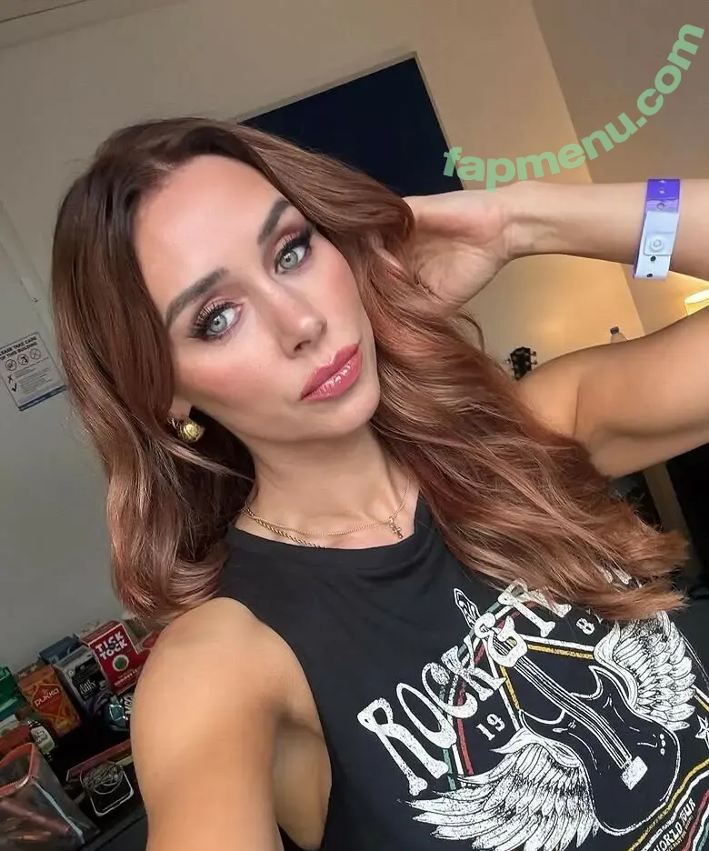 Una Healy nude photo #1237 (unahealy)