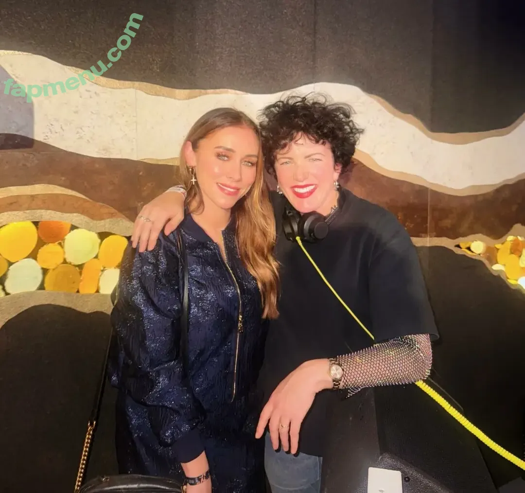 Una Healy nude photo #1266 (unahealy)