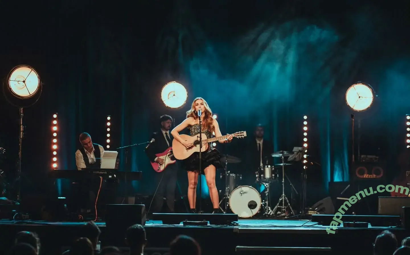 Una Healy nude photo #1271 (unahealy)