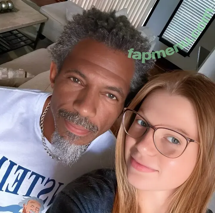 Unc & Snowbunny nude photo #0014 (riq_bay / snowbunnyuniversity)