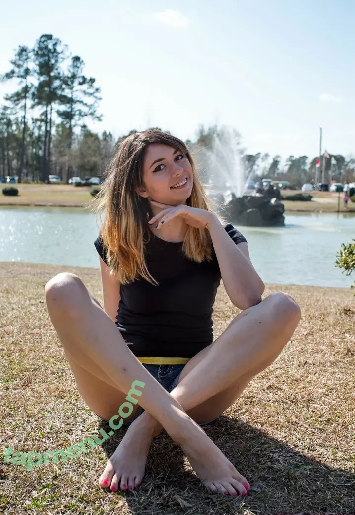 Uncanny Megan nude photo #0044 (Uncanny Megan)
