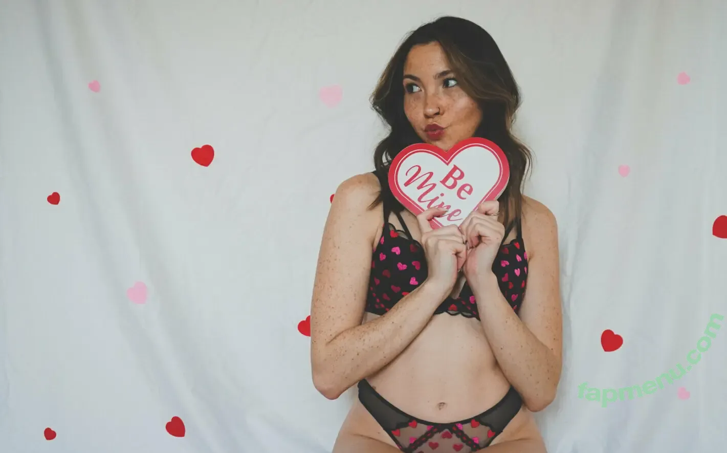 uncensoredbrit2 nude photo #0003 (uncutanduncensoredpodcast)