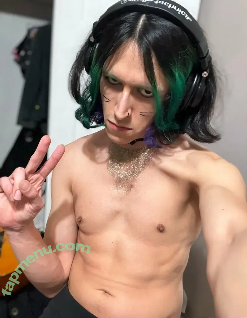 uncut_emerald nude photo #0012 (emeralduncut)
