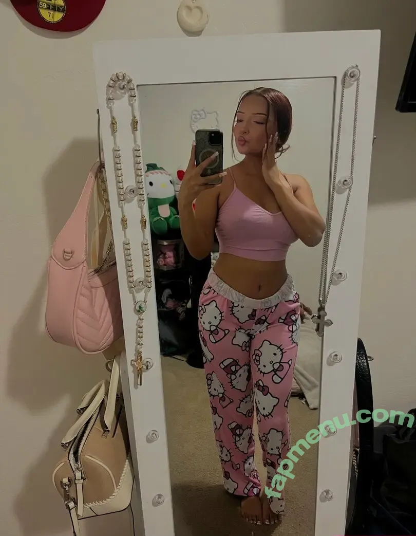 uncutsriracha nude photo #0004 (ssarah.cha)