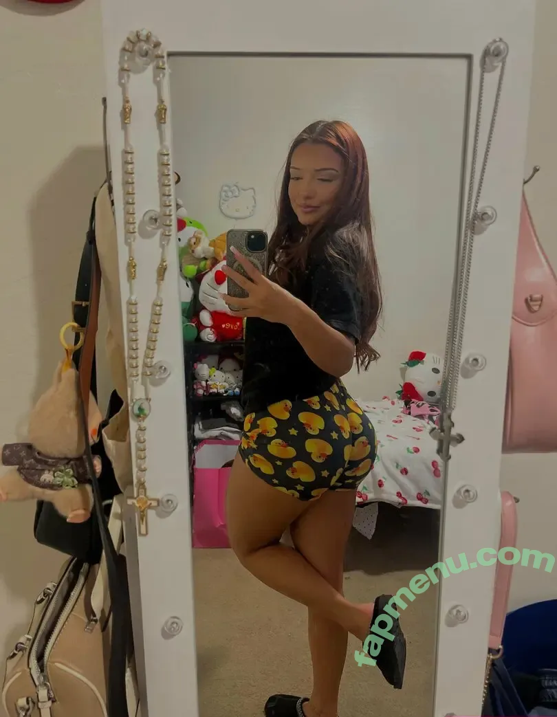 uncutsriracha nude photo #0011 (ssarah.cha)