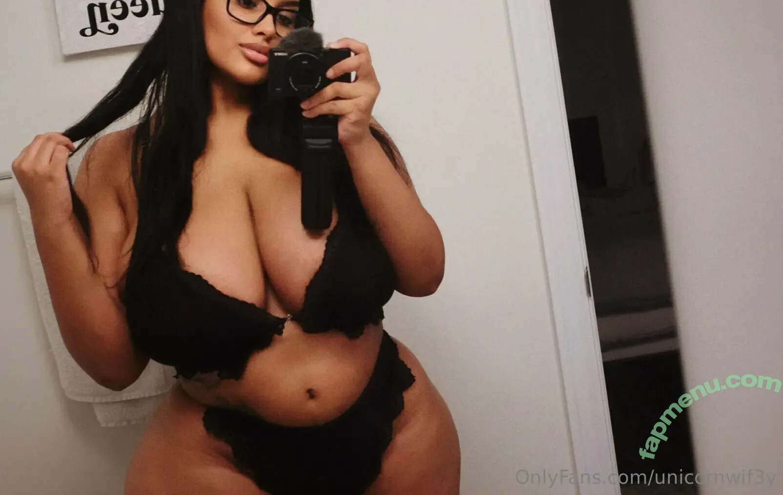 Unicornwif3y nude photo #0029 (unicornfluffy)