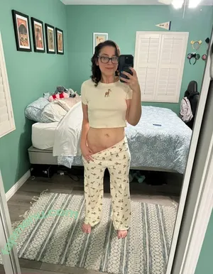 upskirtbun nude photo #0003