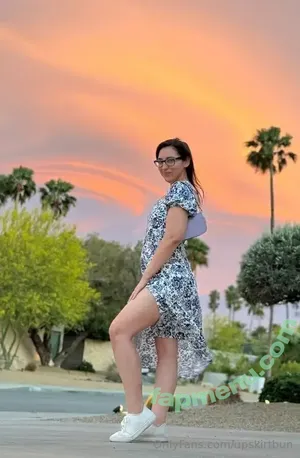 upskirtbun nude photo #0005