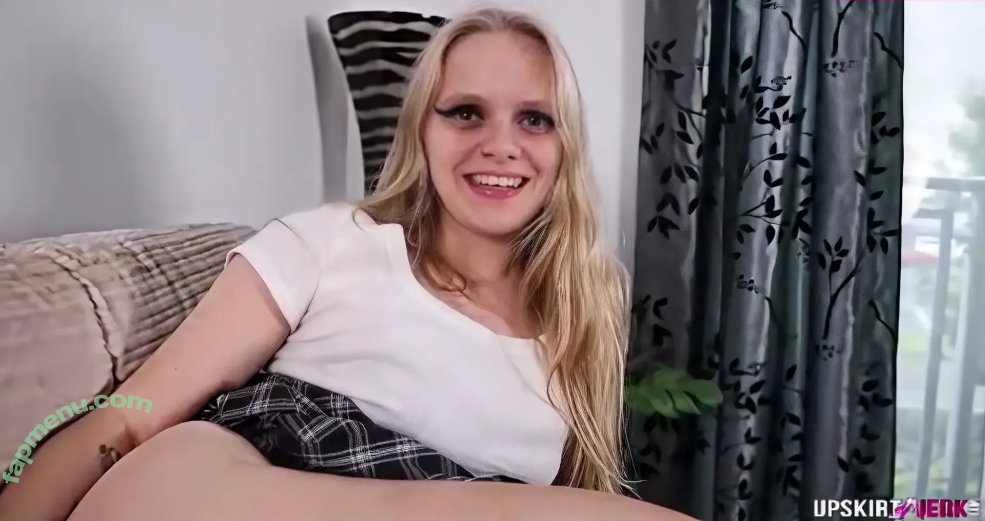 Upskirtjerk nude photo #0067 (Upskirtjerk)