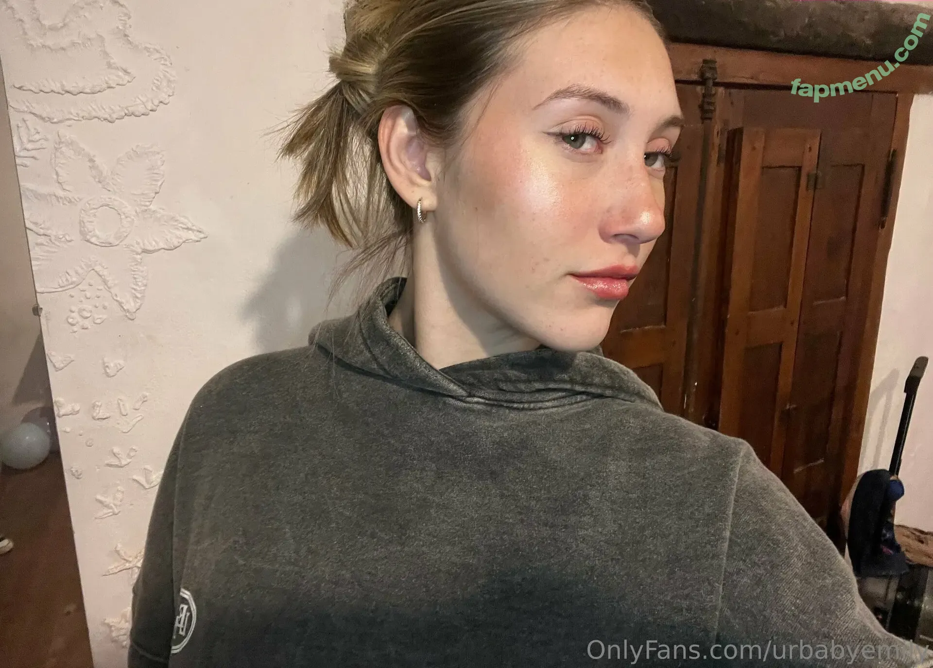 urbabyemily nude photo #0003 (urfav_emiily)