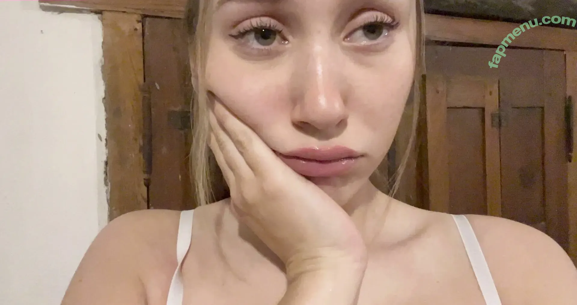 urbabyemily nude photo #0013 (urfav_emiily)