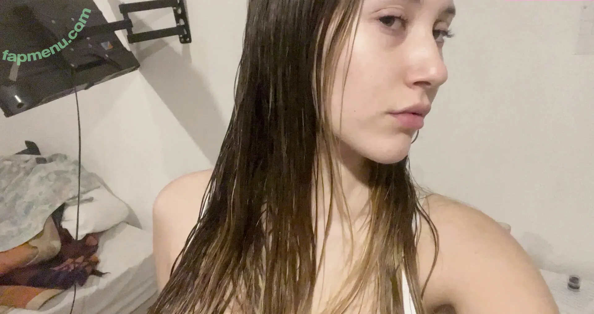 urbabyemily nude photo #0020 (urfav_emiily)