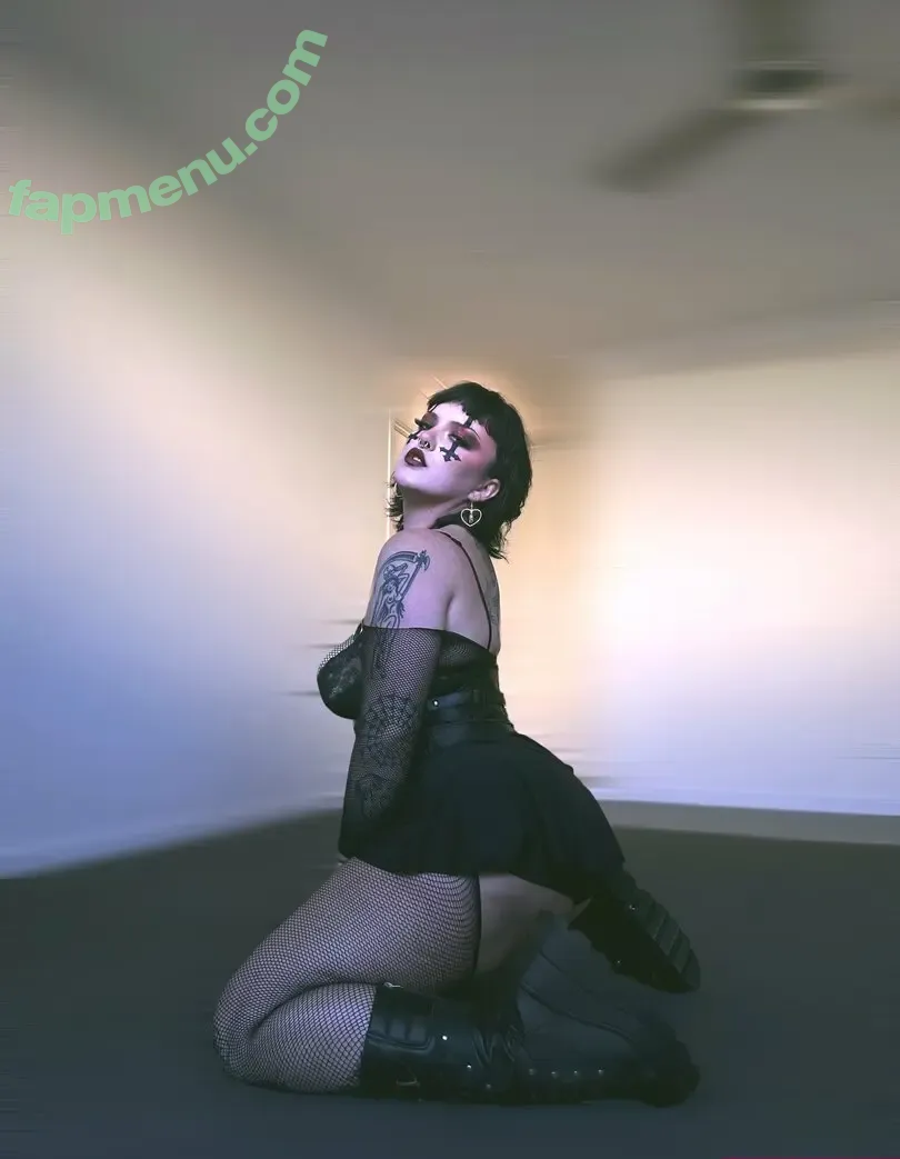 urfavegothh nude photo #0009 (urfavegothh)