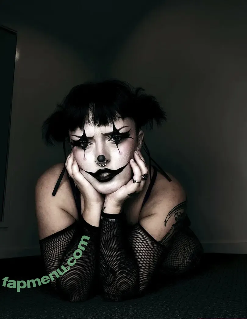 urfavegothh nude photo #0028 (urfavegothh)