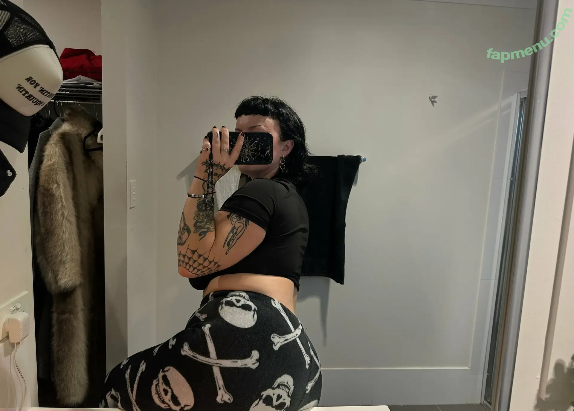 urfavegothh nude photo #0029 (urfavegothh)