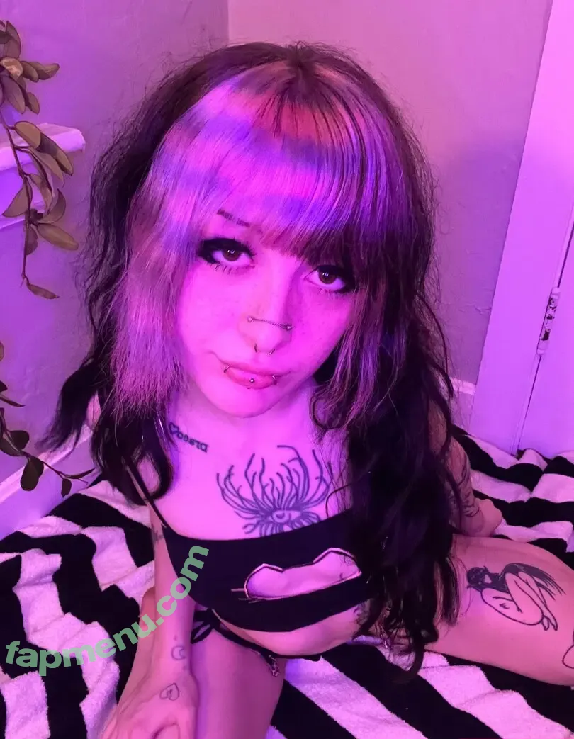 urgflottie nude photo #0008 (yourgflottie)