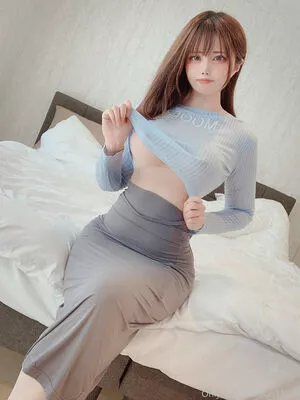 Uri11_27 nude photo #0109