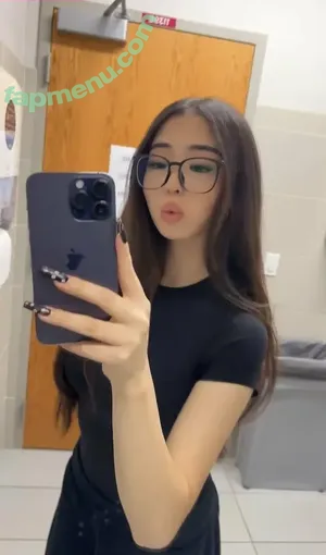 Urlovergirlx / urlovergirl._.vanz nude photo #0001