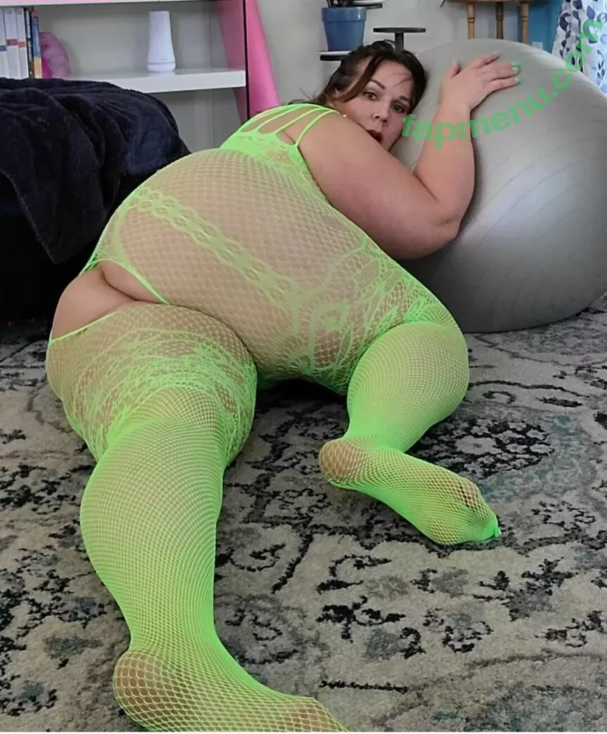 Ursula nude photo #0076 (fantasymilfursula / ursula_brooklyn / ursulasworld / ursulatv)
