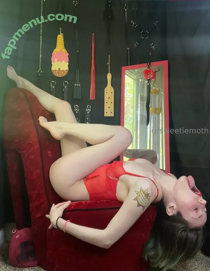 ursweetiemoth nude photo #0003 (mothinthewalls)