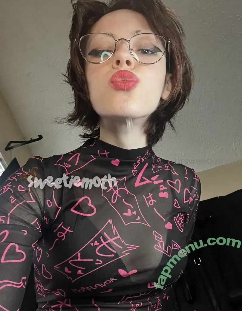 ursweetiemoth nude photo #0020 (mothinthewalls)