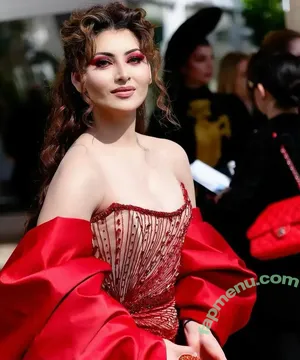 Urvashi Rautela / urvashirautela nude photo #0025