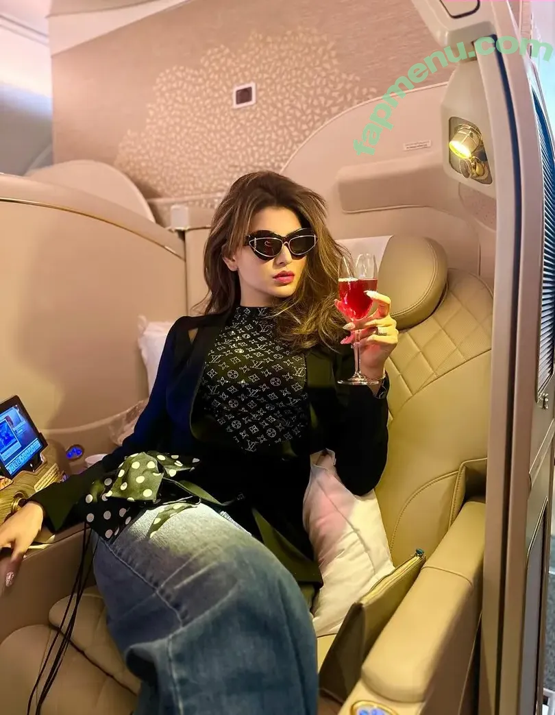 Urvashi Rautela nude photo #0039 (urvashirautela)