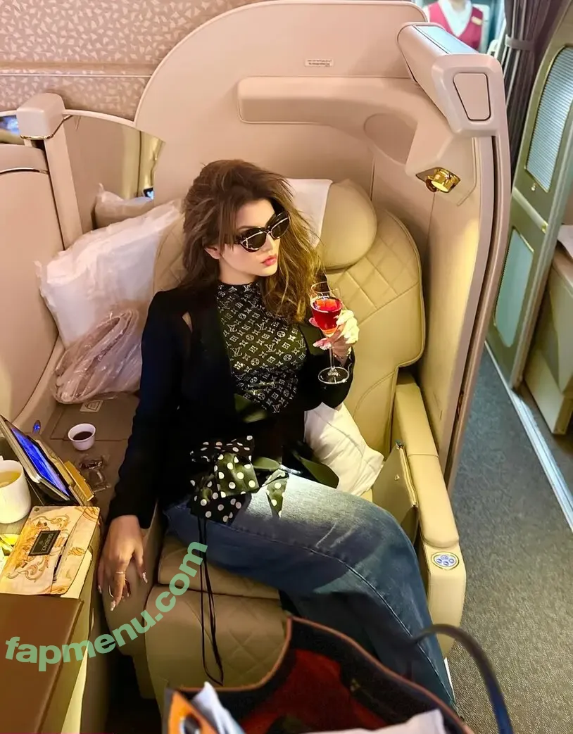 Urvashi Rautela nude photo #0041 (urvashirautela)