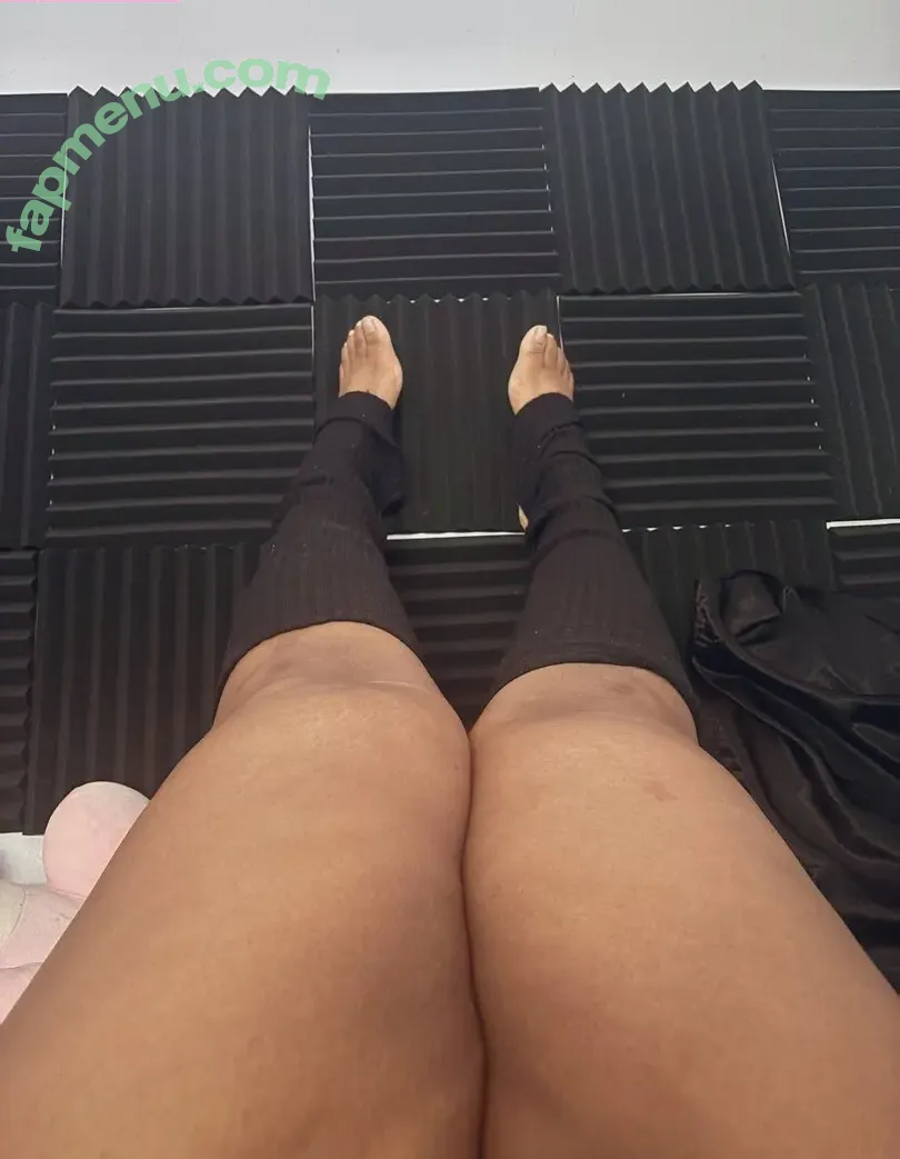 Uzuri Mia nude photo #0001 (uzurimia)