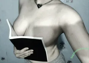 V4mp1r333h03 / u428169304 / v4mp1r3.h03 nude photo #0006